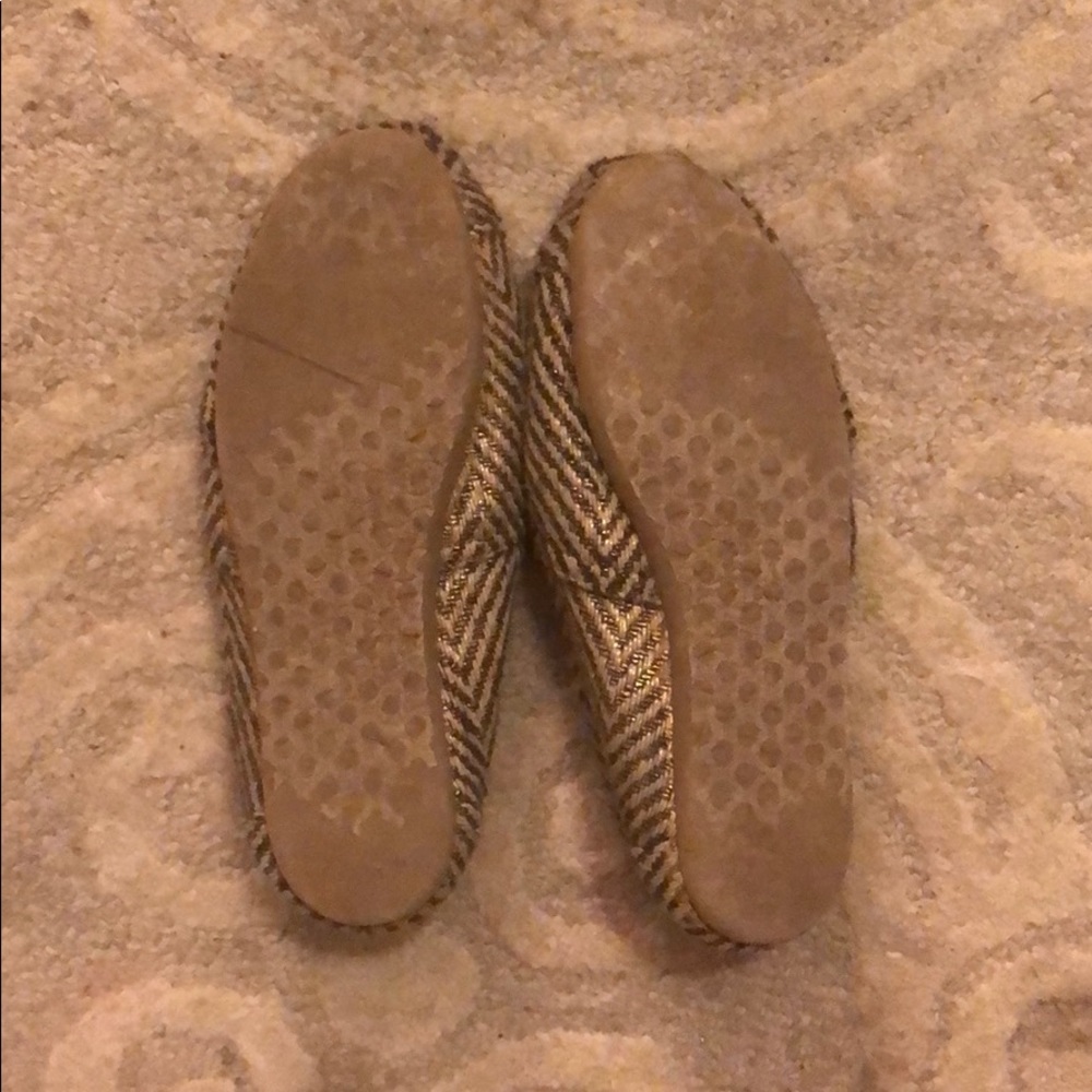 Toms - Picture 2 of 5